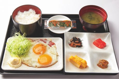 朝定食目玉焼き